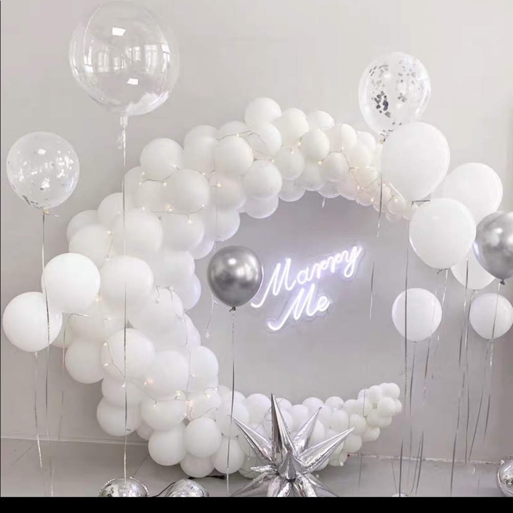 One group including 70 balloons